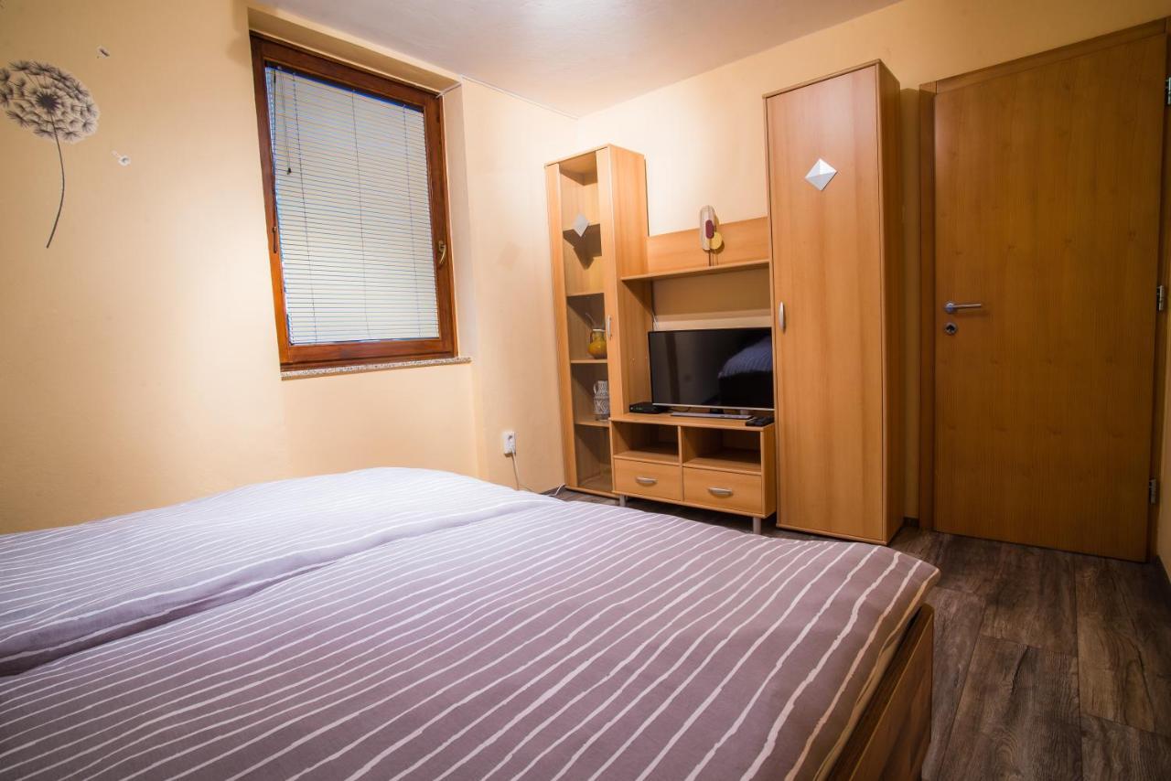 Apartment Veninsek Luce ภายนอก รูปภาพ