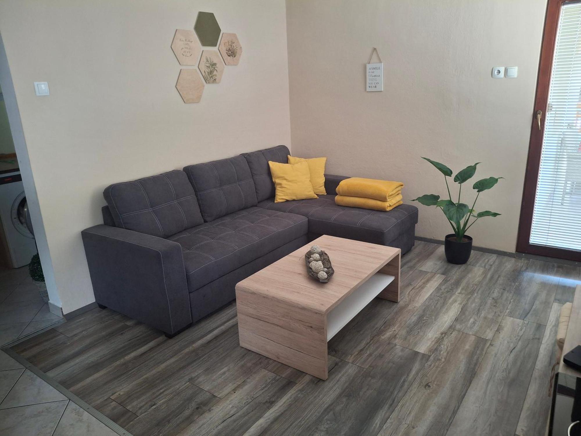 Apartment Veninsek Luce ภายนอก รูปภาพ